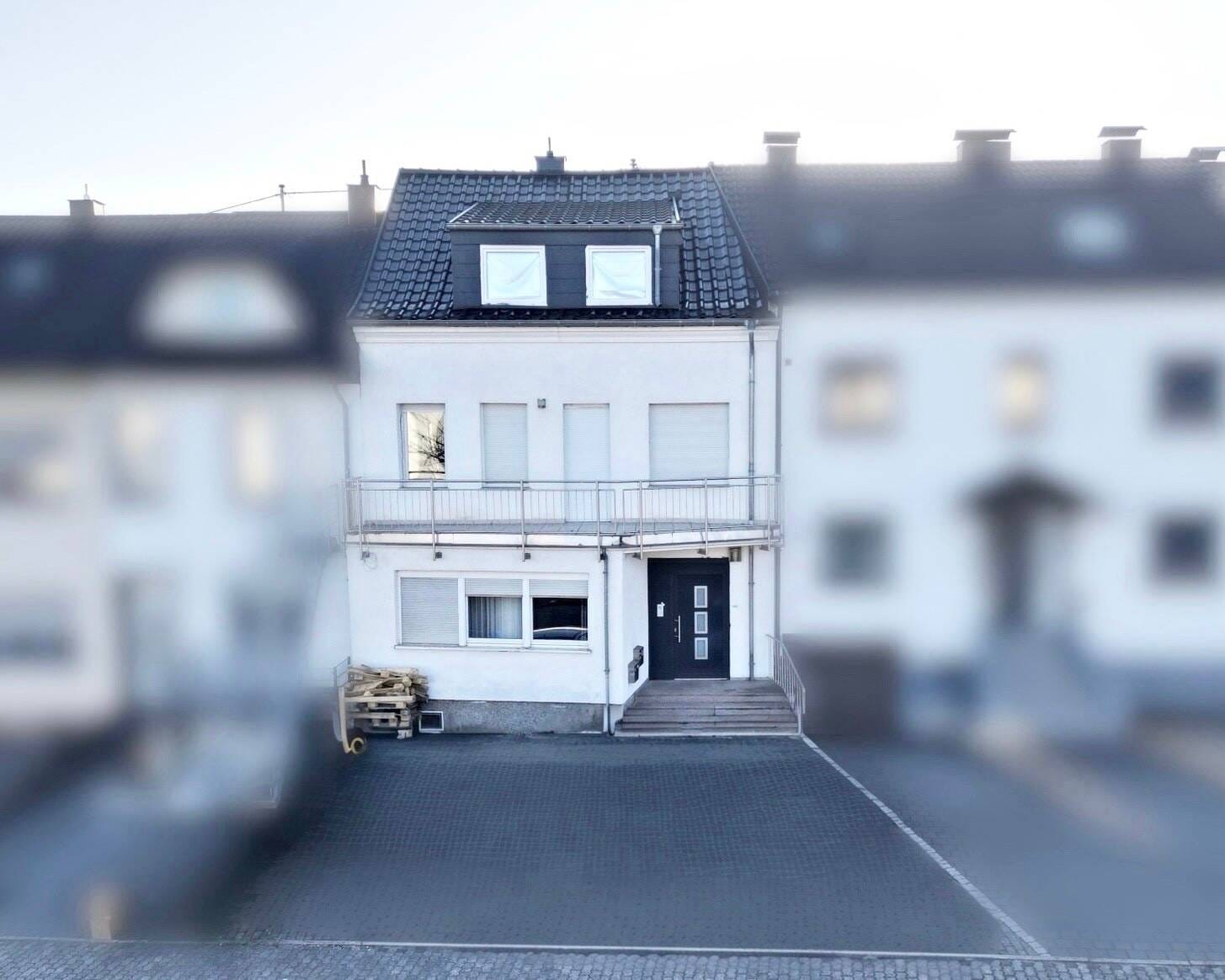 Immobilie in Ensdorf/Saar - Großzügiges Zweifamilienhaus in zentraler Lage von Ensdorf - Bild 0
