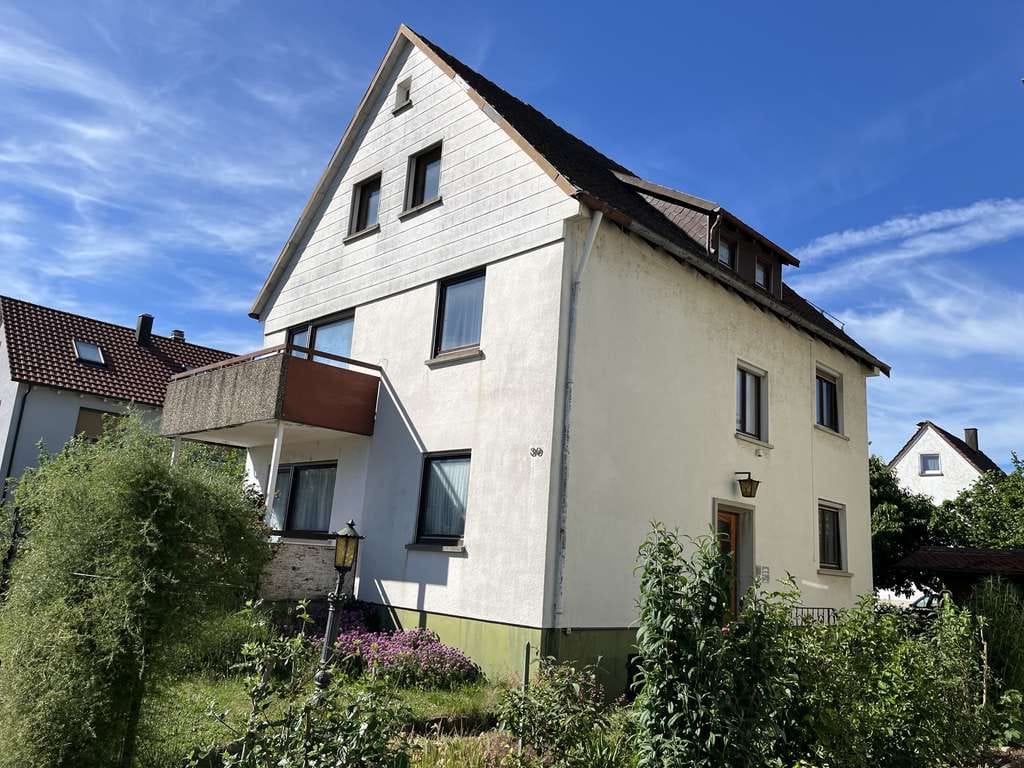 Immobilie in Igersheim - Wohnhaus in zentraler Lage mit großen Grundstück und Doppelgarage - Bild 1
