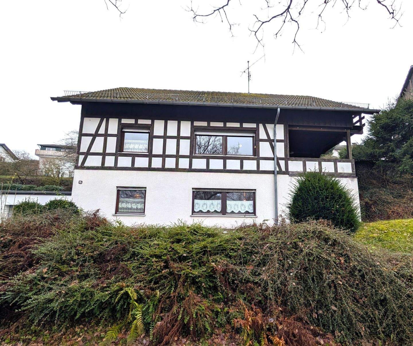 Immobilie in Frankenberg - Ansprechendes Einfamilienhaus mit großem Garten und viel Potenzial - Bild 0