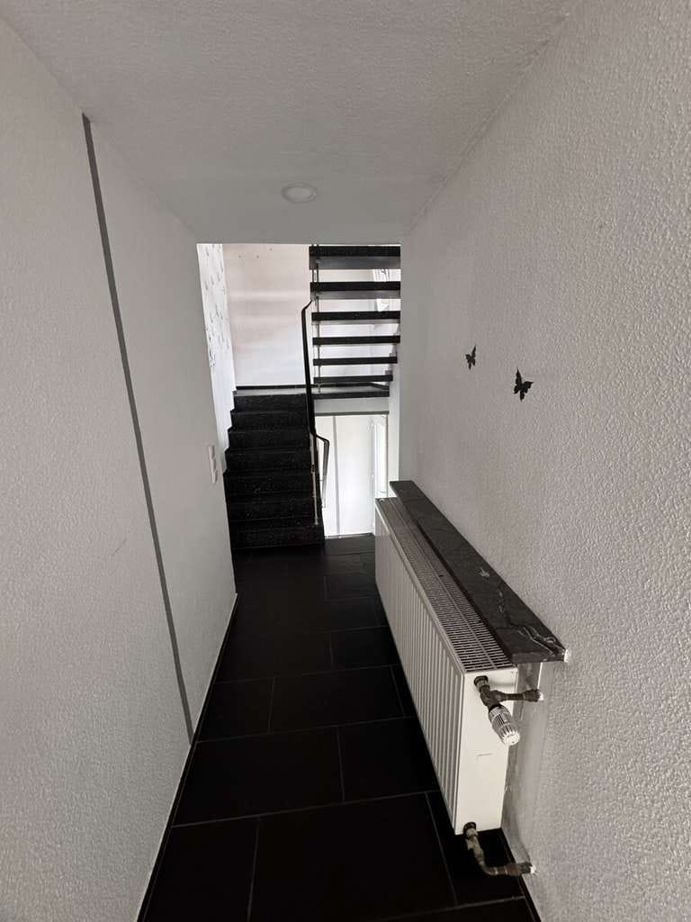 Immobilie in Langenbrettach - Brettach - Gemütliches Einfamilienhaus mit großer Scheune/Werkstatt - zentrale Wohnlage - Bild 2