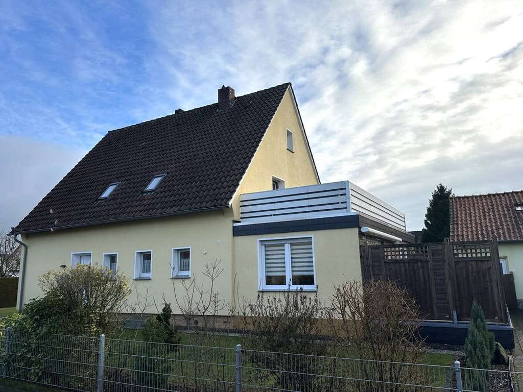 Immobilie in Borgholzhausen - Attraktives 2-Familienhaus mit Traumgrundstück und Garage in Borgholzhausen-Westbarthausen - Bild 1
