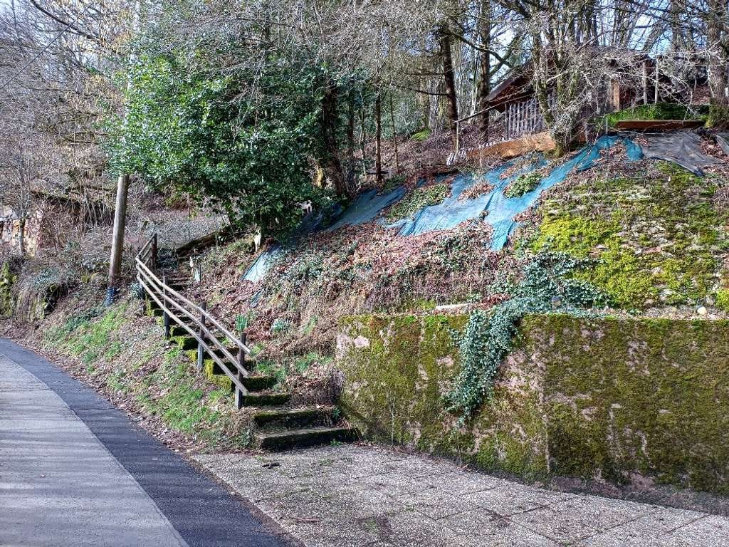 Immobilie in Nonnweiler - Ein bisschen renovieren aber leer und sofort bewohnbar - Bild 1