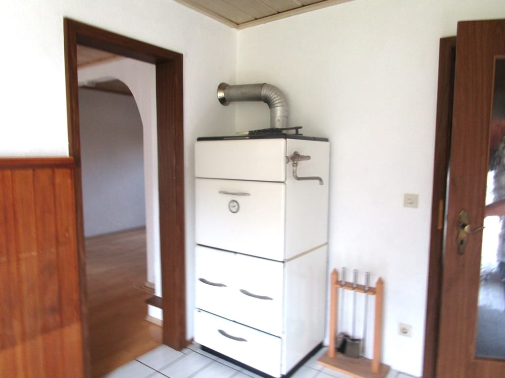 Immobilie in Waldbronn - FAMILIENHAUS MIT 6 ZIMMERN, 2 BÄDERN, KLEINER WERKSTATT, 
WINTERGARTEN UND PKW GARAGE - Bild 3