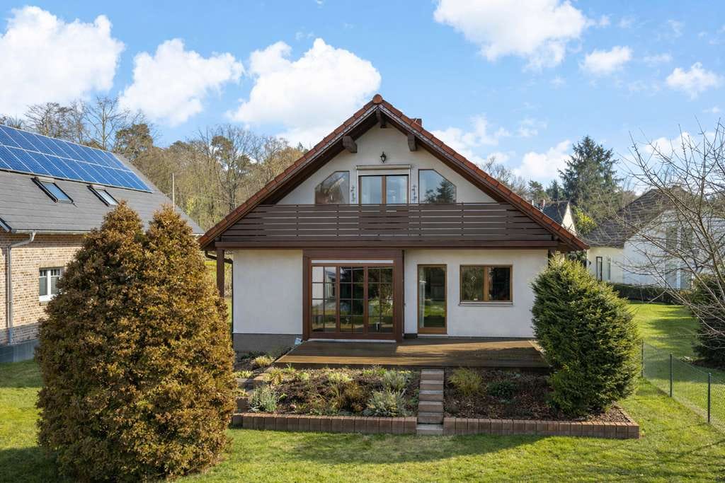 Immobilie in Salzatal - Ein Haus, viele Möglichkeiten – Familienidyll mit Einliegerwohnung in Lieskau - Bild 0
