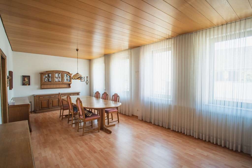 Immobilie in Altrip - Zentral in Altrip: Großzügiges Wohnhaus mit viel Platz und Entwicklungspotenzial - Bild 2
