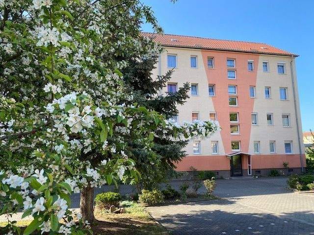 Immobilie in Zerbst/Anhalt - 3 Zimmer Erdgeschoss Wohnung mit Balkon im Zentrum von Zerbst   - Bild 1