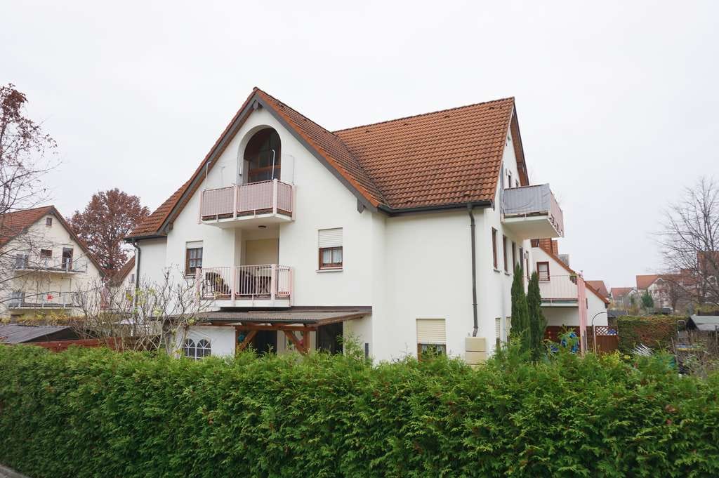 Immobilie in Leegebruch - Vermietete 3 Zi.-Wohnung im DG mit Balkon, Loggia und Pkw-Stellplatz zu verkaufen! - Bild 1