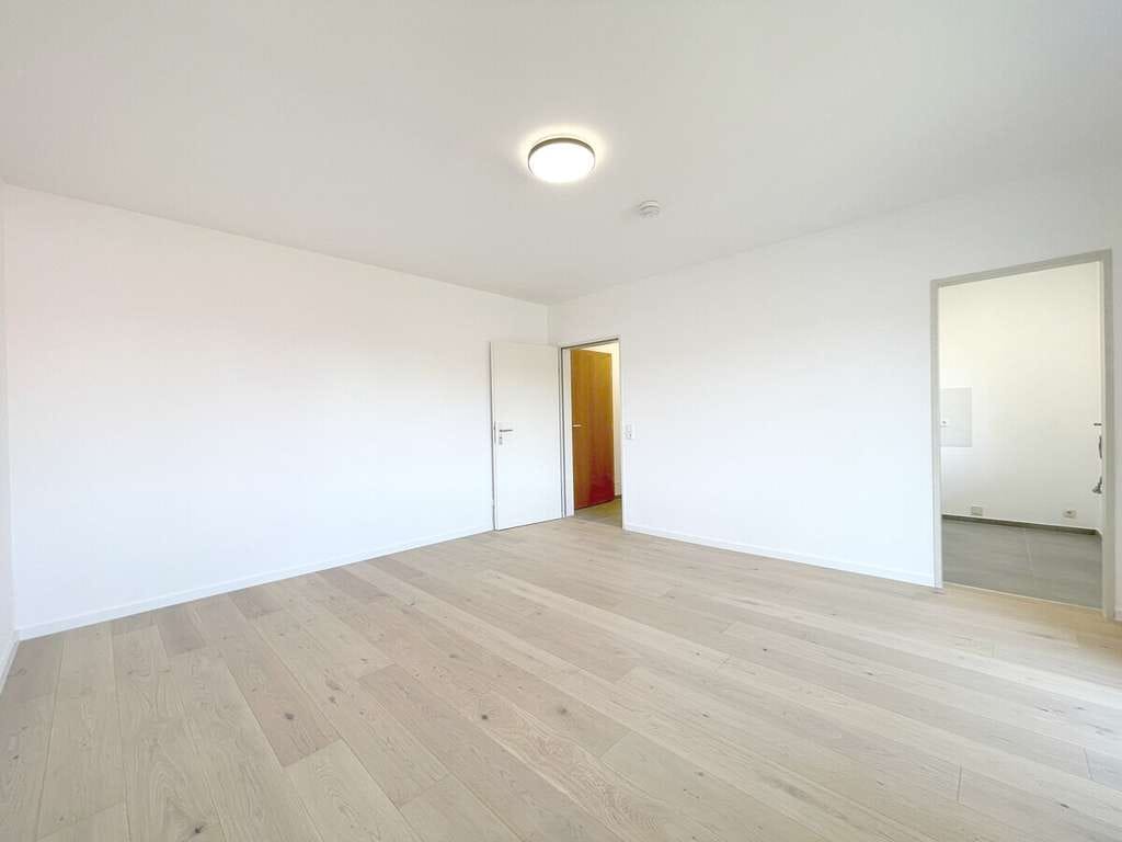 Immobilie in Feldkirchen-Westerham - Helle renovierte 1 Zi.-Whg., großer Balkon, separate Küche, Tageslichtbad, Hobbykeller, ruhige Lage - Bild 4