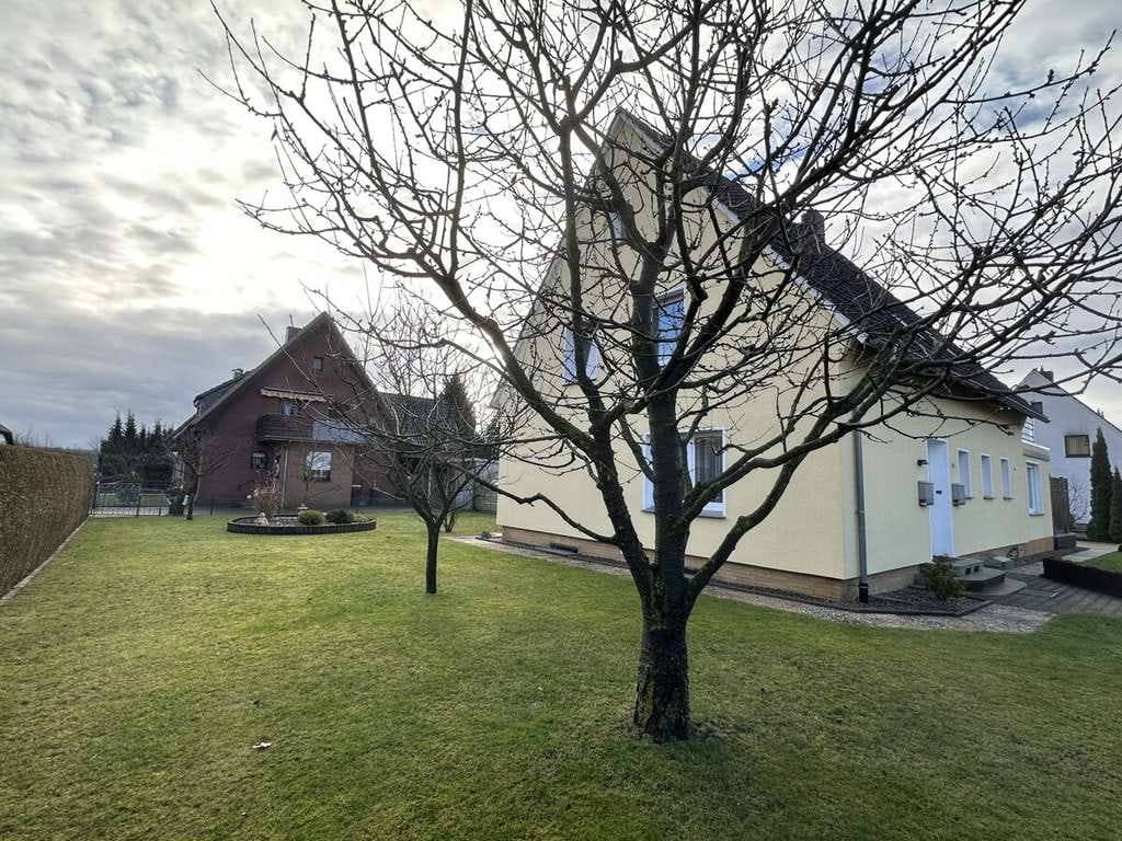 Immobilie in Borgholzhausen - Attraktives 2-Familienhaus mit Traumgrundstück und Garage in Borgholzhausen-Westbarthausen - Bild 4