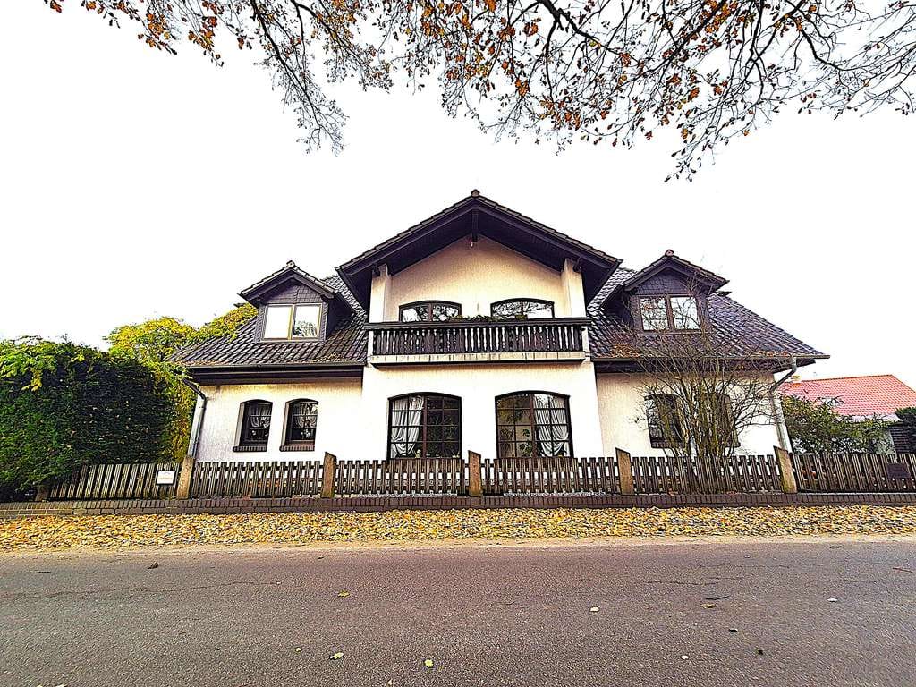 Immobilie in Krausnick-Groß Wasserburg - Stilvolles Architektenhaus in naturvoller Umgebung – Einliegerwohnung – Innenpool – - Bild 3