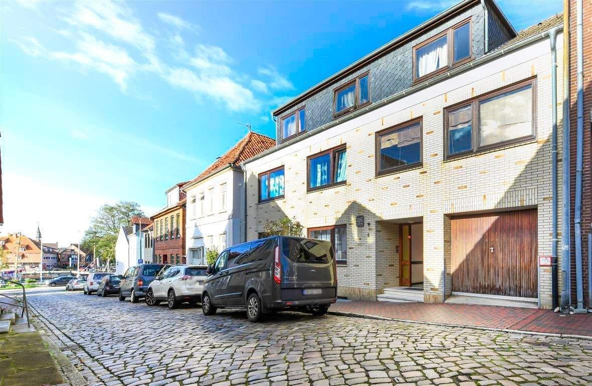 Immobilie in Neustadt in Holstein - 2 in 1 - Mehrfamilienhaus mit  EFH im Hinterhof - Bild 0