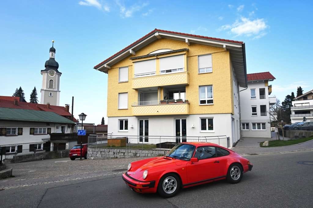 Immobilie in Scheidegg - *Traumhafte Lage in Scheidegg* 3,5 Zimmer-Wohnung mit Süd-Balkon und Tiefgargenplatz - Bild 0