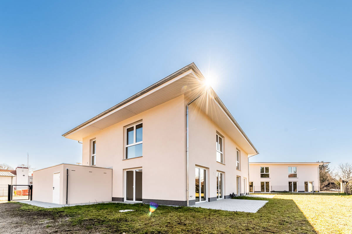Immobilie in Großräschen - Viel Platz für die ganze Familie! Großzügige Doppelhaushälfte mit Garage in ruhiger Lage von Großräschen - Bild 0