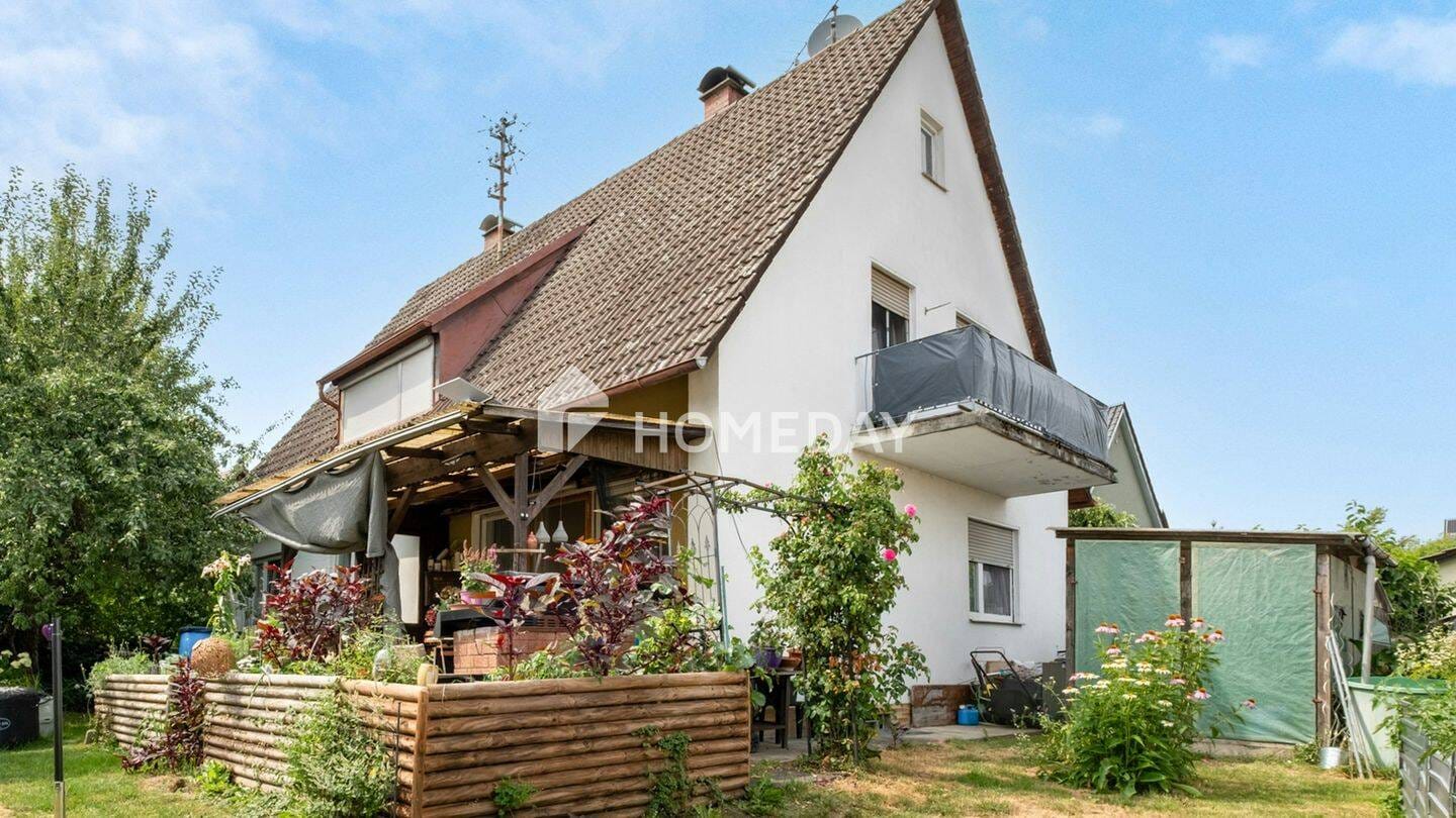 Immobilie in Welden - Zweifamilienhaus in ruhiger Ortsrandlage mit zwei Wohneinheiten und großem Grundstück - Bild 1