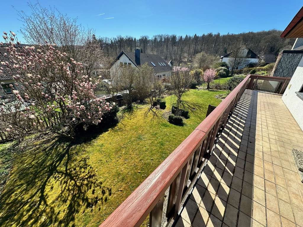 Immobilie in Marsberg - Gepflegtes großzügiges Einfamilienhaus in Marsberg (VB € 295.000) - Bild 1