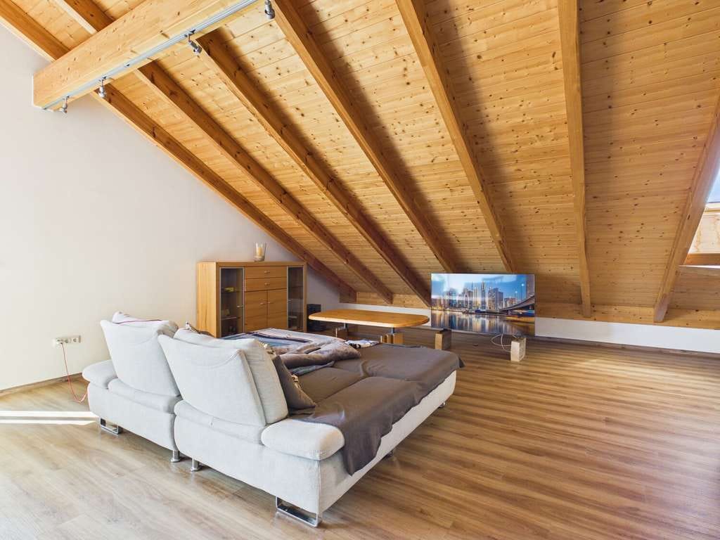 Immobilie in Adlkofen - Stil, Charakter, Ausstrahlung!  
Moderne 3-Zimmer-Wohnung mit Sichtdachstuhl und Lift in Adlkofen! - Bild 3