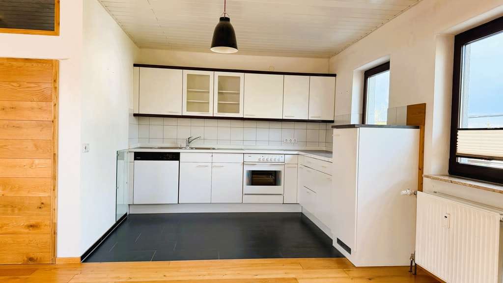 Immobilie in Offenbach an der Queich - Charmante DG-Wohnung mit Balkon, Stellplatz  & EBK in ruhiger Lage - Bild 3