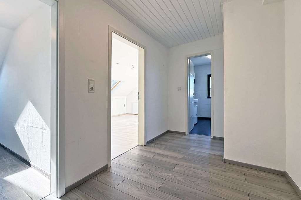 Immobilie in Pellingen - Pellingen: Bezugsfreie 3-Zimmer-Wohnung mit Dachterrasse in ruhiger Höhenlage - Bild 1