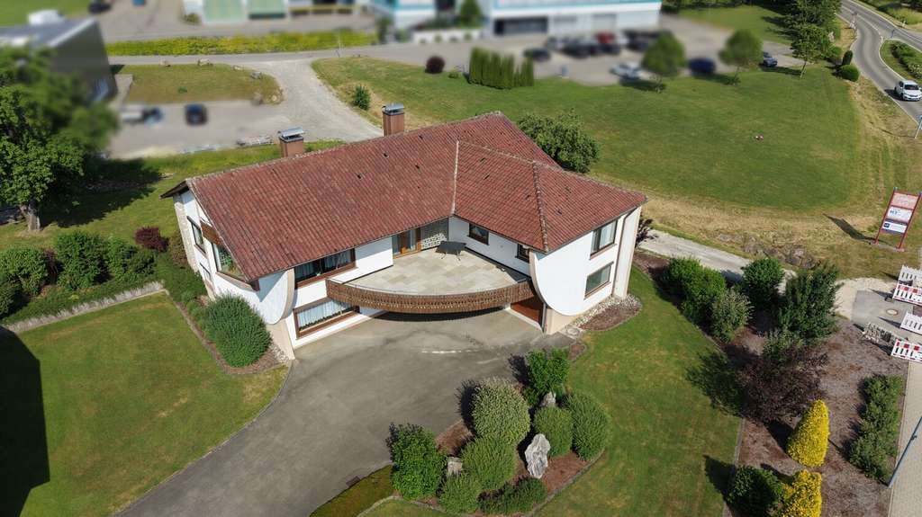 Immobilie in Deilingen - Flexibles Wohnkonzept: Großzügiges Wohnhaus mit Arbeitsbereich und Garten in 78586 Deilingen - Bild 3