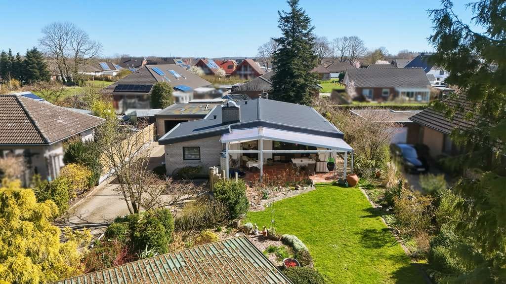Immobilie in Jerrishoe - Wohnen auf einer Ebene – gepflegter Bungalow mit Wintergarten und großem Garten in Jerrishoe - Bild 1