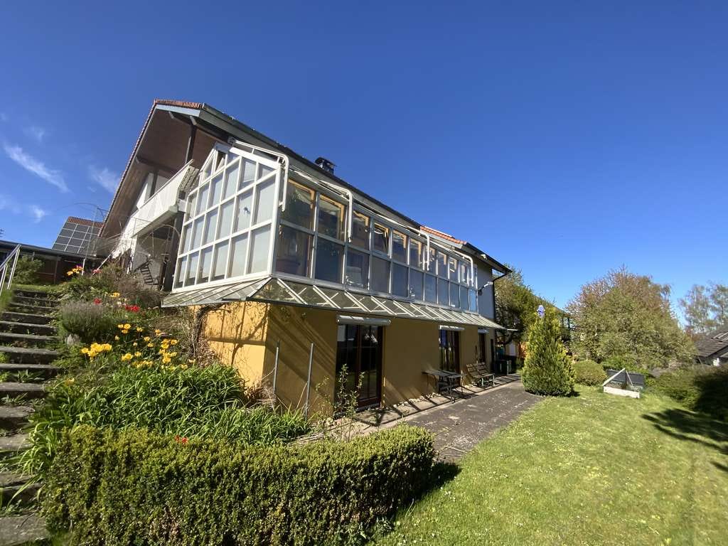 Immobilie in Bösingen - Stattliches  Bau-Unternehmer-Haus mit Einliegerwohnung und Ausbaumöglichkeit im großzügigen DG - Bild 1