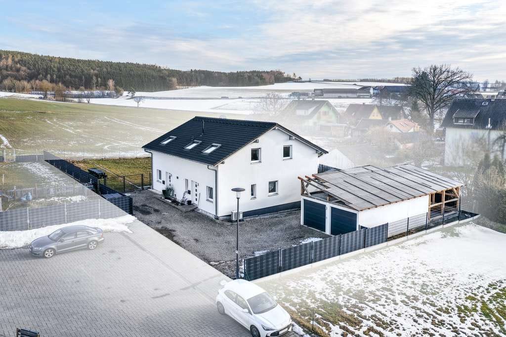 Immobilie in Neunburg vorm Wald - Modernes Zweifamilienhaus mit großzügigem Grundstück in ruhiger Lage! - Bild 0
