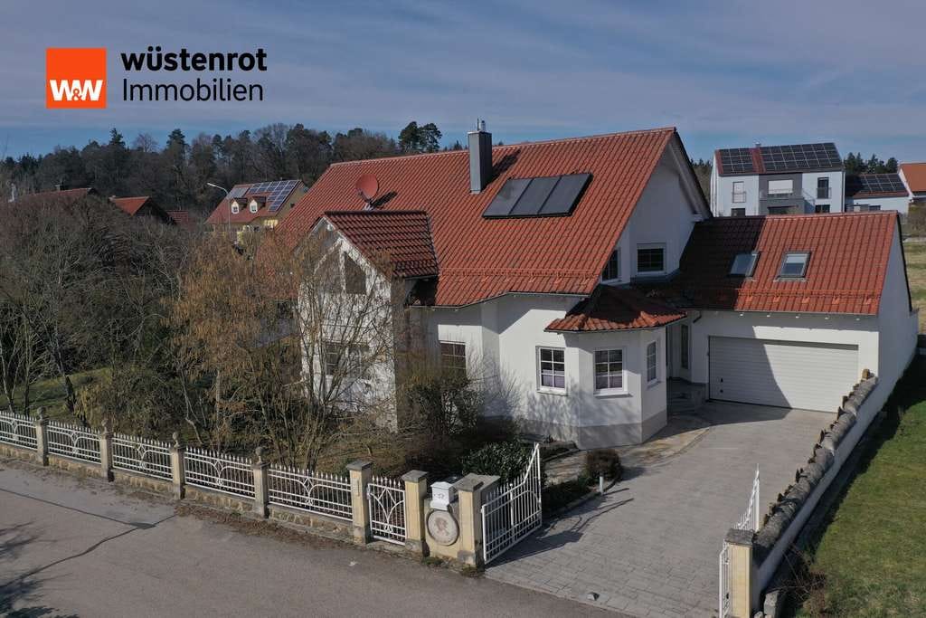 Immobilie in Brunn - Großzügiges EFH in ruhiger Lage in Brunn/Laaber – auch für 2 Generationen, sofort bezugsfrei - Bild 2