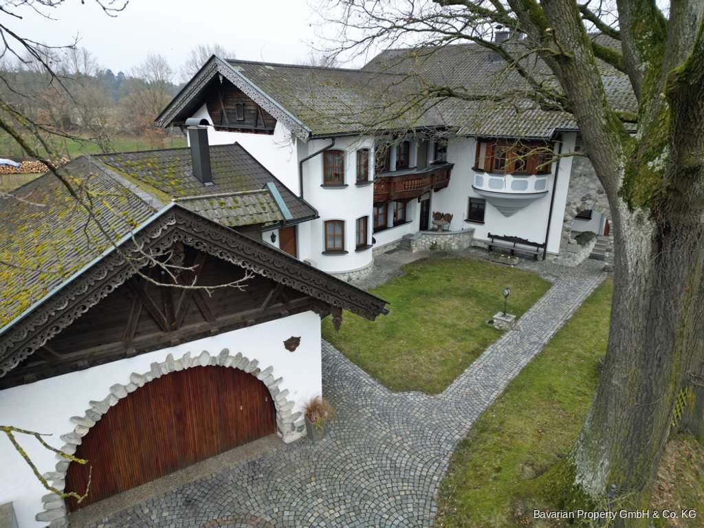 Immobilie in Nittenau - Außergewöhnliche Eigentumswohnung mit Garage und großem Garten - Bild 0