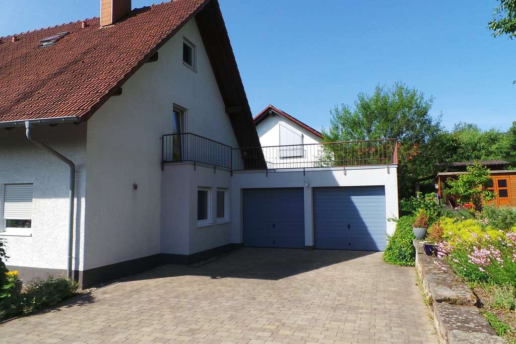 Immobilie in Stelzenberg - Attraktive Doppelhaushälfte mit Doppelgarage in ruhiger Lage von Stelzenberg - Bild 1