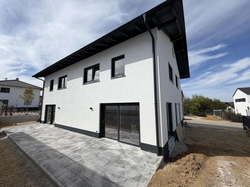 Immobilie in Ergoldsbach - Ihr neues Zuhause: Moderne Doppelhaushälfte in idyllischer Lage - Bild 1