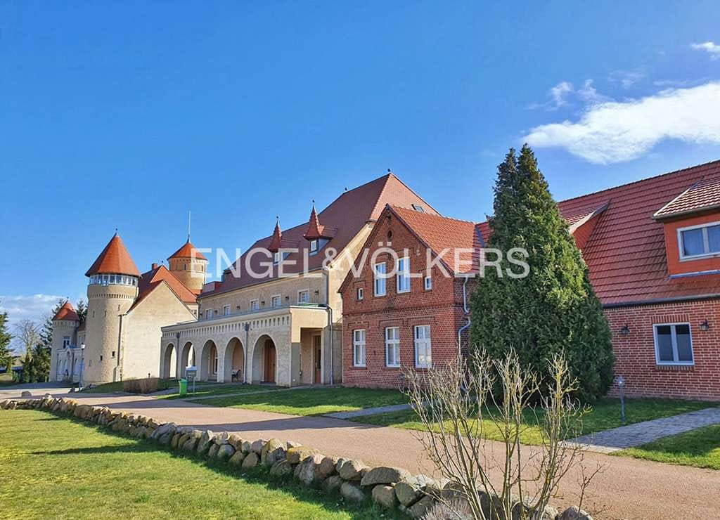 Immobilie in Stolpe auf Usedom - Stilvolle Ferienwohnung mit Charme im Westflügel des Schloss Stolpe - Bild 0