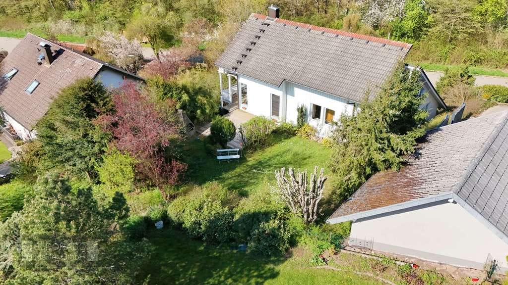 Immobilie in Dornstetten - Architektenhaus in Sackgasse – 200 m² Wohnfläche, Sauna, Kamin und Privatsphäre in Dornstetten-Aach - Bild 3