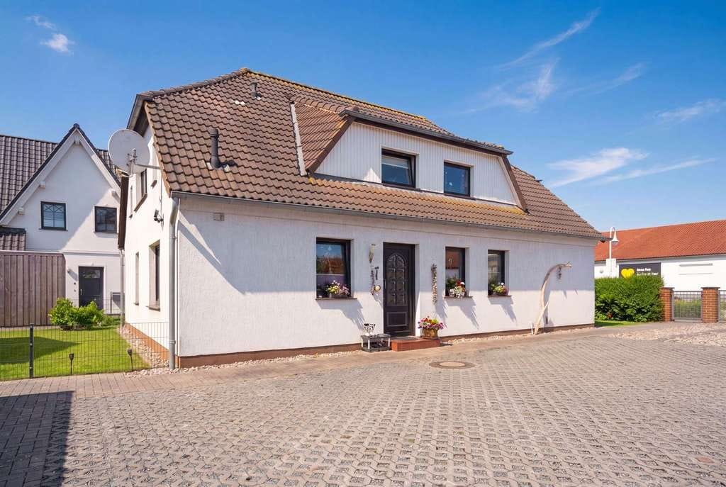 Immobilie in Zingst - Vier Wohneinheiten, zwei Häuser, ein Grundstück – außergewöhnliches Immobilienensemble in Zingst - Bild 2