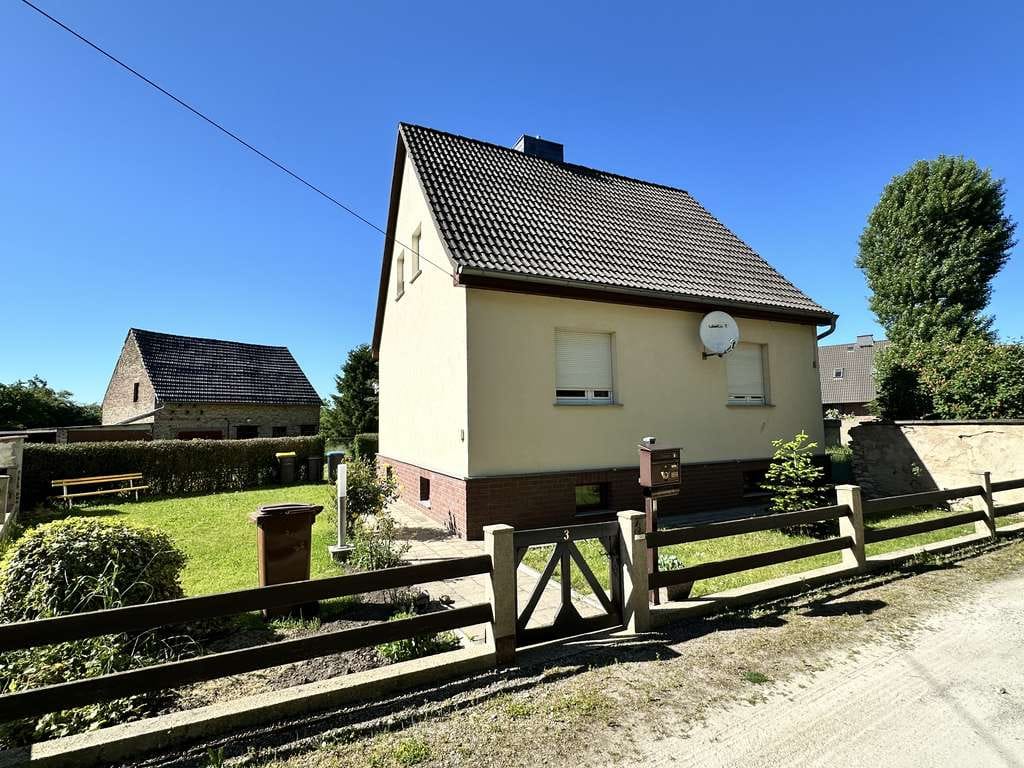 Immobilie in Nienburg (Saale) - Ihr neues Zuhause mit Potenzial – Freistehendes EFH auf großzügigem Grundstück in Latdorf - Bild 0