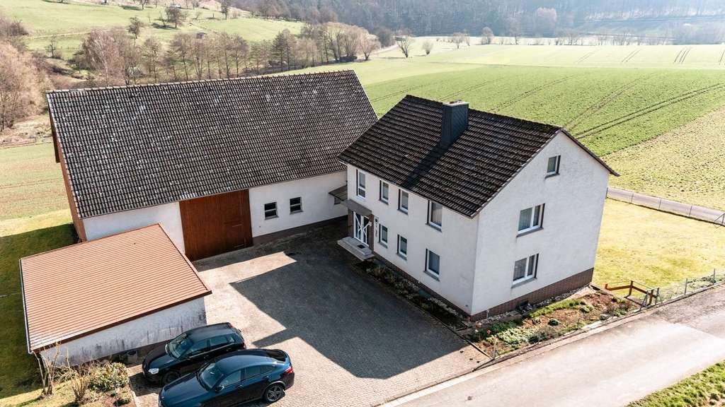 Immobilie in Edertal - Ehemaliges Bauerngehöft mit Wohnhaus, Wirtschaftsgebäude und Garage - Bild 3