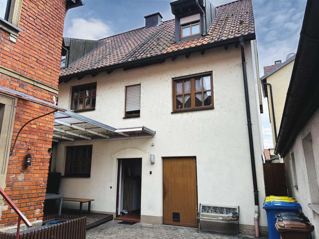 Immobilie in Haßfurt - Ruhig gelegenes, familienfreundliches Stadthaus mit Mainblick in ruhiger & begehrter Altstadtlage, W - Bild 1