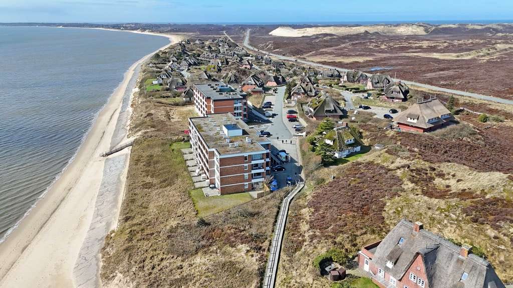 Immobilie in List auf Sylt - 1,5-Zimmer-ETW direkt am Strand gelegen-mit traumhaften Weitblick auf die Wanderdüne - Bild 0