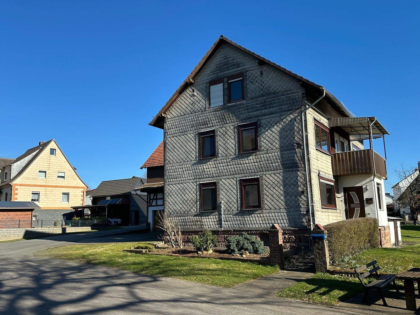 Immobilie in Cölbe - Ein- bis Zweifamilienhaus in Schönstadt - Perfekt für mehrere Generationen - - Bild 0