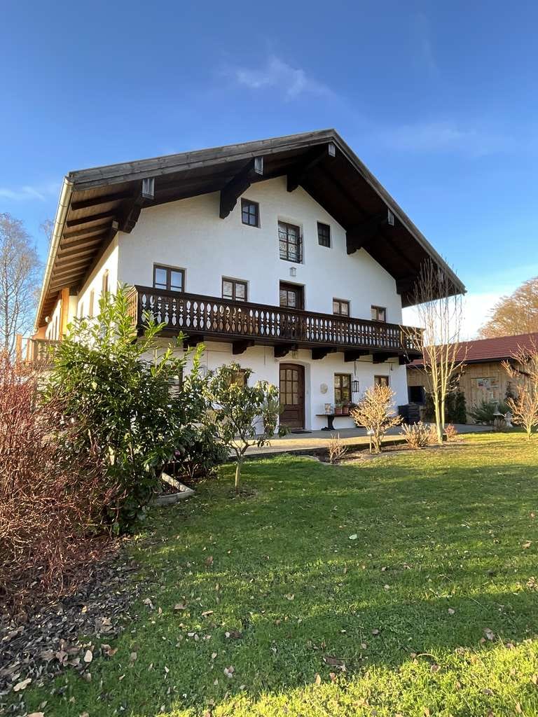 Immobilie in Übersee - Doppelhaushälfte in bester Ortsrandlage - mit Traumgrundstück - Bild 0