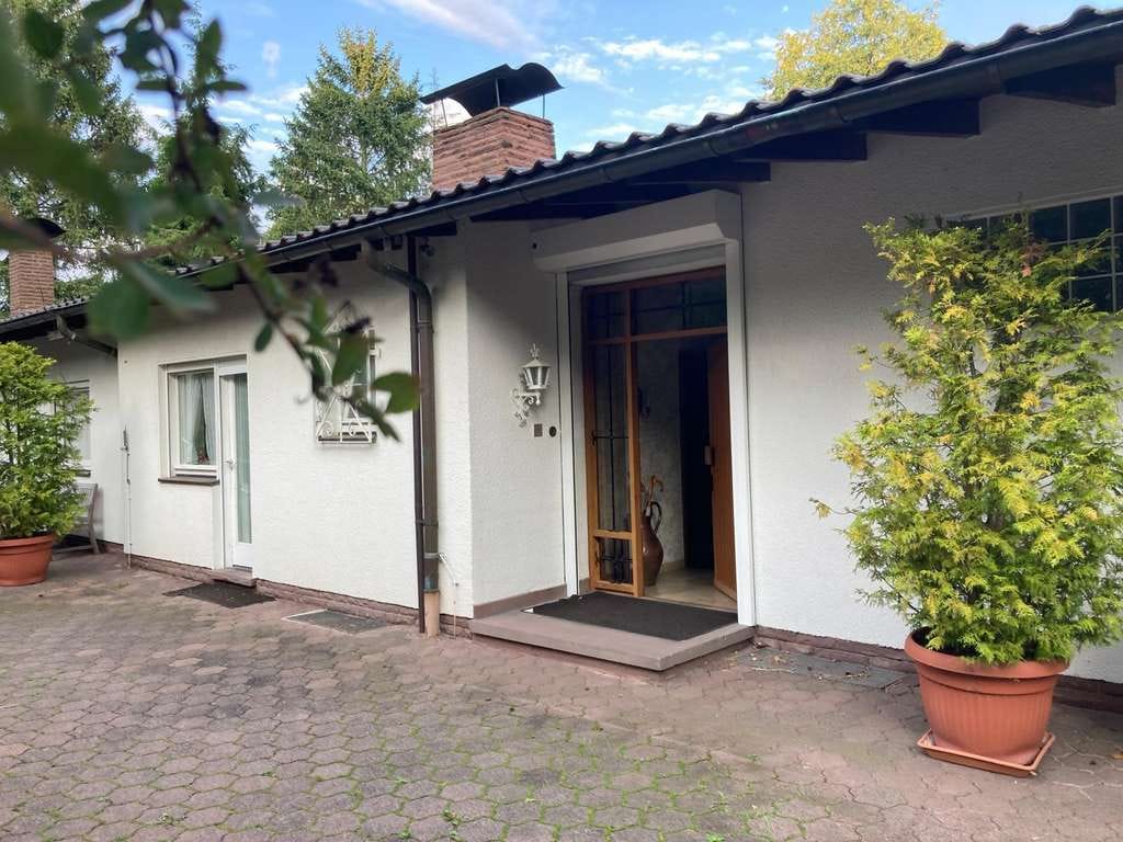 Immobilie in Schlitz - Repräsentatives Wohnen in Top-Alleinlage -- Villa mit Burgenblick & großem Grundstück - Bild 1