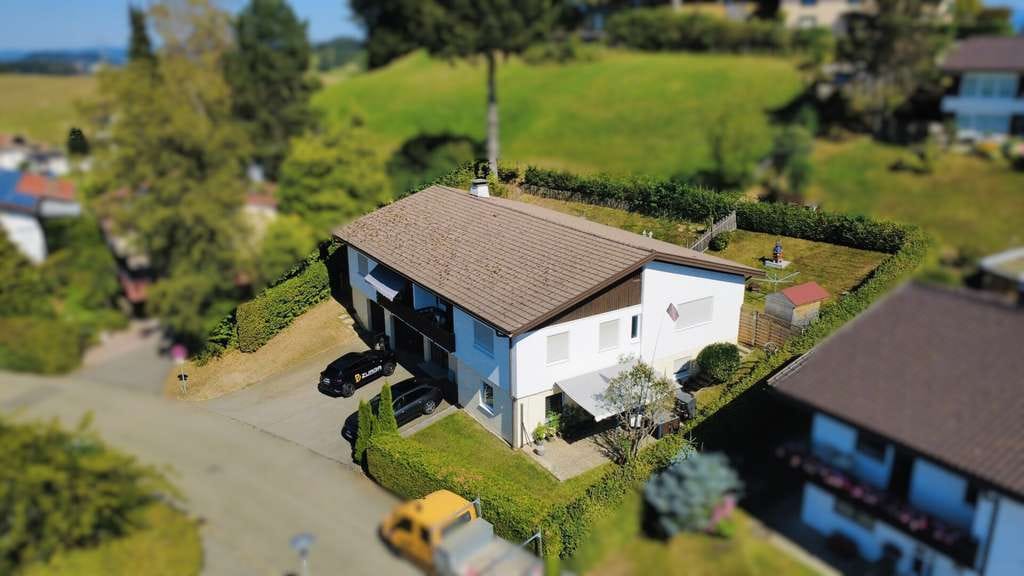 Immobilie in Scheidegg - Vermietetes Wohnhaus mit drei Wohnungen in Aussichtslage von Scheidegg - Bild 2