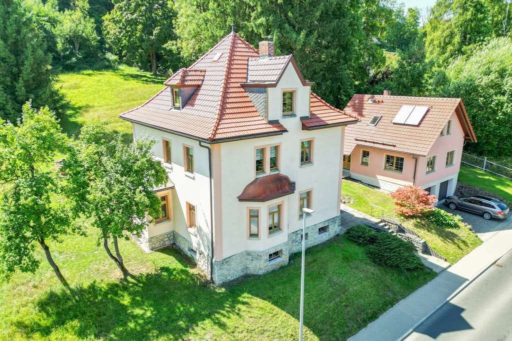 Immobilie in Hildburghausen - Herrschaftliche Villa auf großem Grundstück mit Nebengebäude! - Bild 0