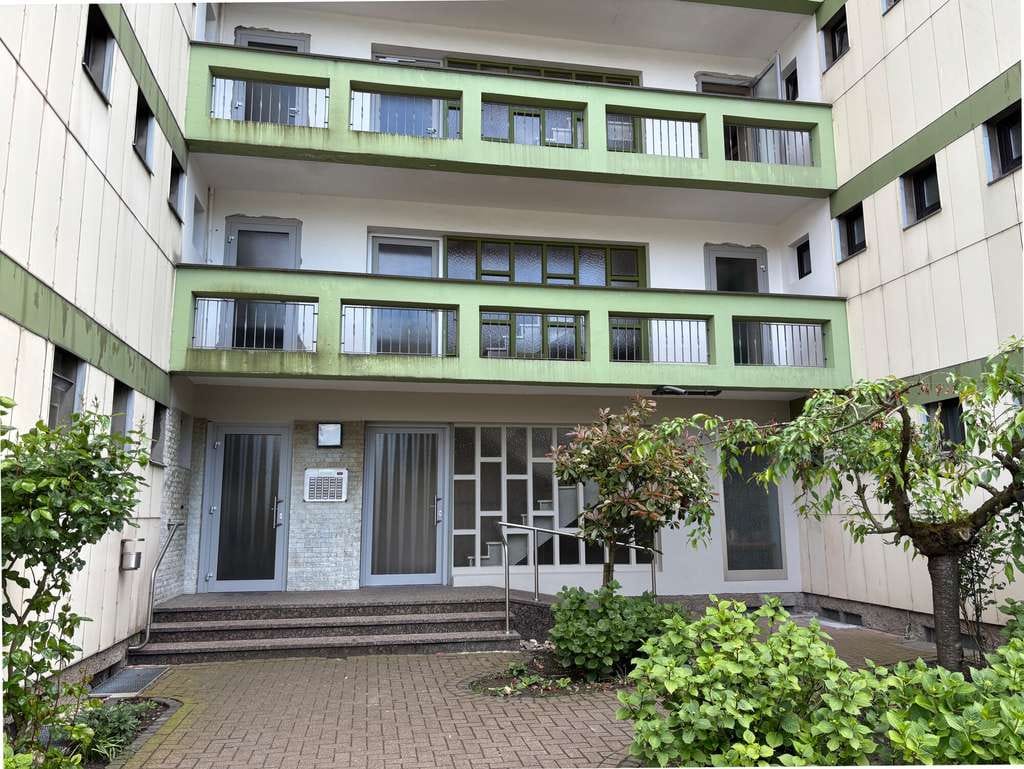 Immobilie in Beckum - Renovierungsbedürftige 4-Zimmer Wohnung mit Garage in zentrumsnaher Lage in Neubeckum! - Bild 1