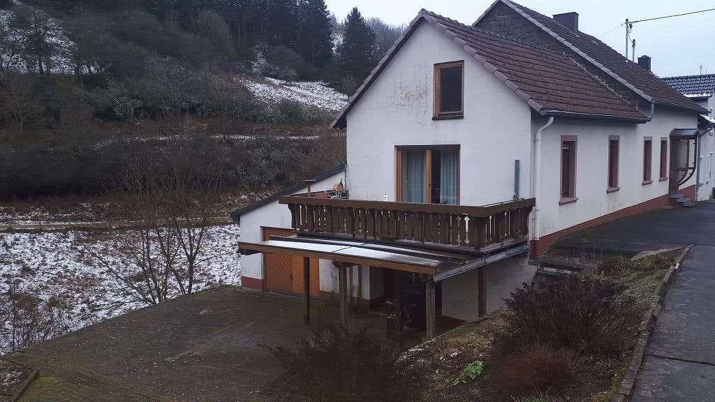 Immobilie in Rockeskyll - Wohnhaus mit ehem. großer Schreiner- werkstatt im Untergeschoss - Bild 1