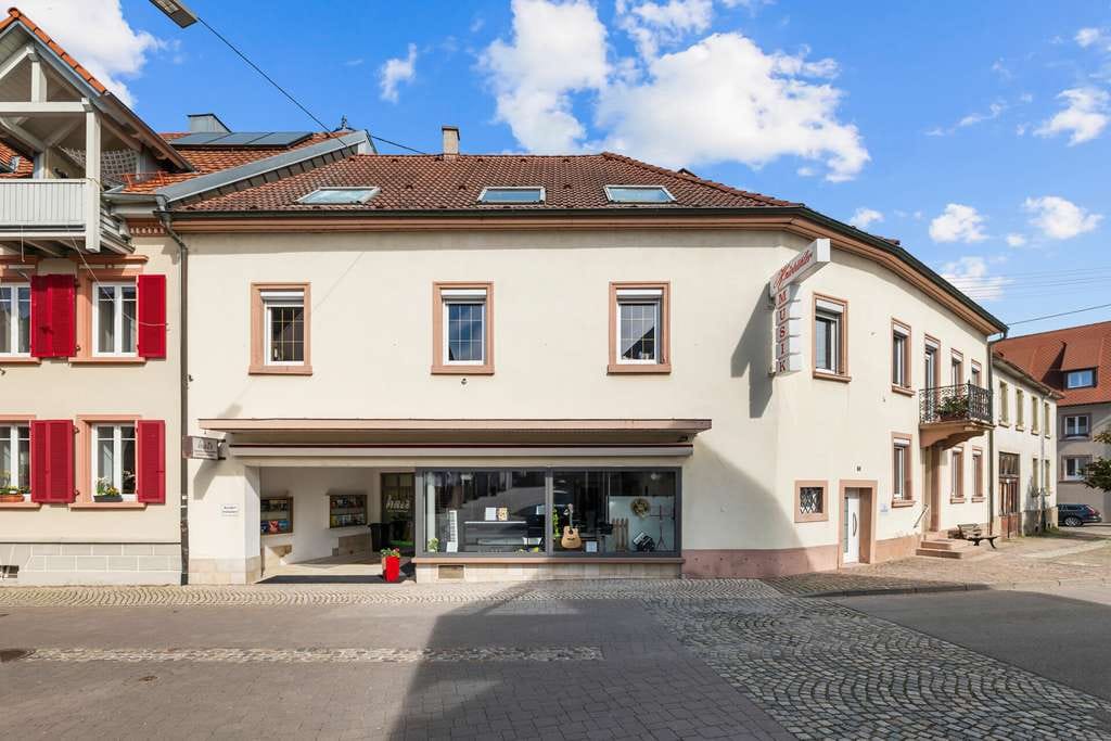 Immobilie in Endingen - Mehrfamilienhaus in Endingen zum Umbau: Zentrallage, bezugsfrei, Potenzial für mehrere Wohneinheiten - Bild 2