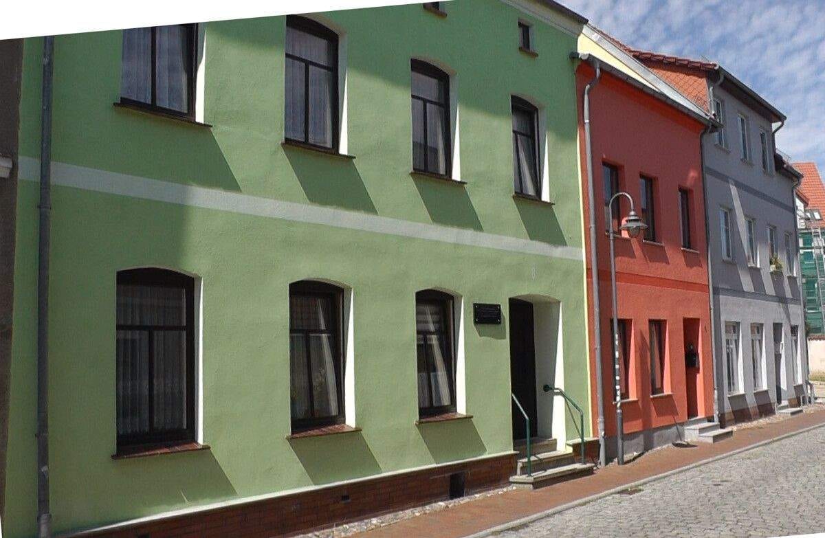 Immobilie in Schwaan - Flexibles Wohnhaus mit 2 Wohnungen und Nebenräumen in der Altstadt von Schwaan - Bild 0