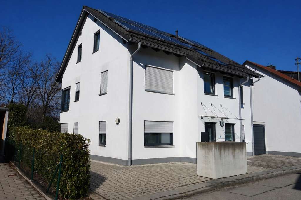 Immobilie in Ismaning - Ismaning: vermietetes Mehrfamilienhaus (3 Wohnungen) Baujahr: 2018 - Bild 1