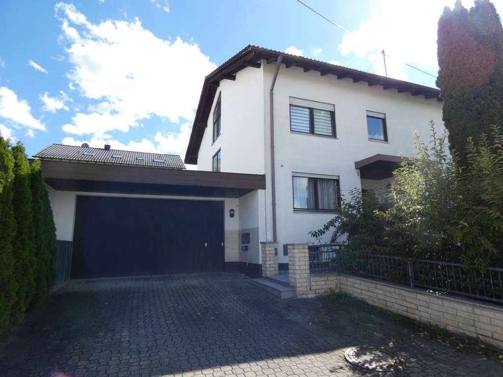 Immobilie in Kühbach - Ganz viel Platz - solides 2-3 Familienhaus in Kühbach zuverkaufen - Bild 0