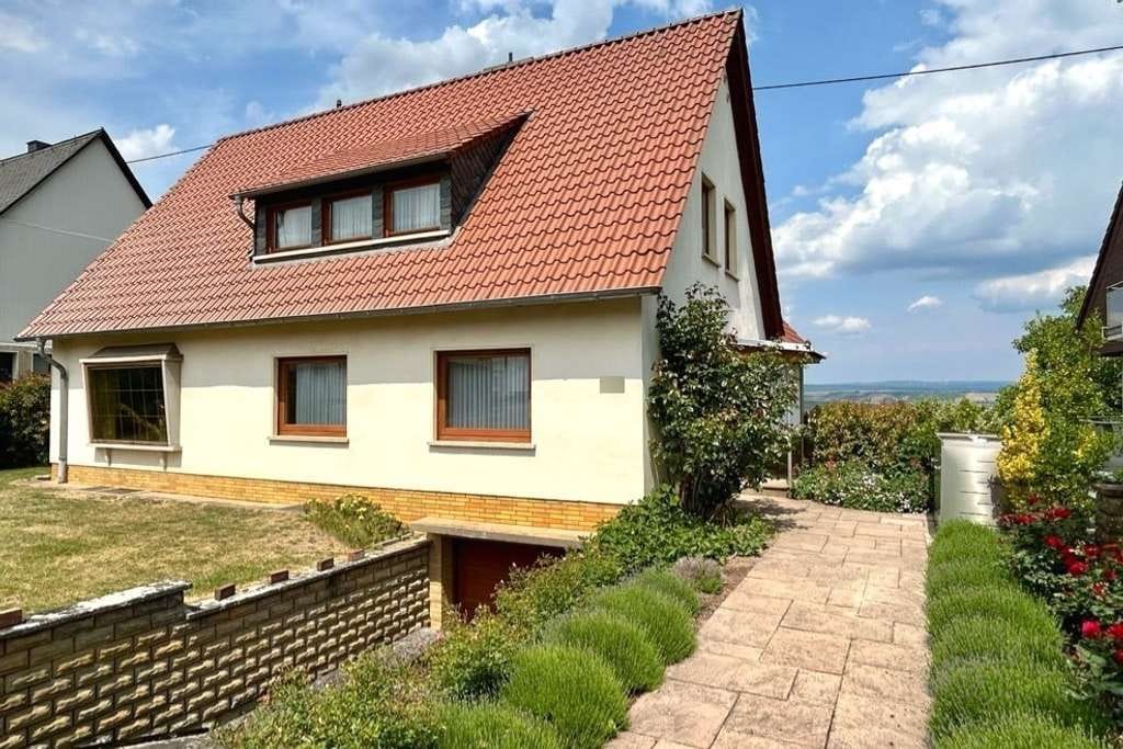 Immobilie in Hüffelsheim - Großzügiges Wohnen mit großem Garten und vielen Extras - Bild 1