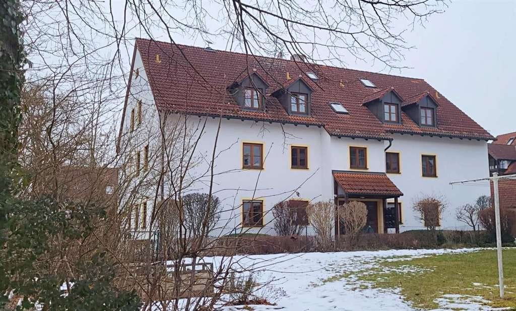 Immobilie in Wang - Großzügig Wohnen im Grünen! 3-Zi.-Wohnung mit Balkon in Wang, Ortsteil Volkmannsdorf - Bild 2
